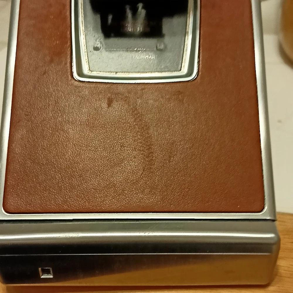 Poloroid sx 70 vintage land camera